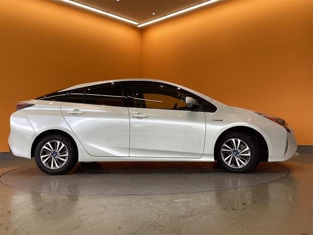 プリウス Ｓセーフティプラス　ＥＴＣ　バックカメラ　ナビ　ＴＶ　クリアランスソナー　オートクルーズコントロール　レーンアシスト　パークアシスト　衝突被害軽減システム　オートマチックハイビーム　オートライト（12枚目）