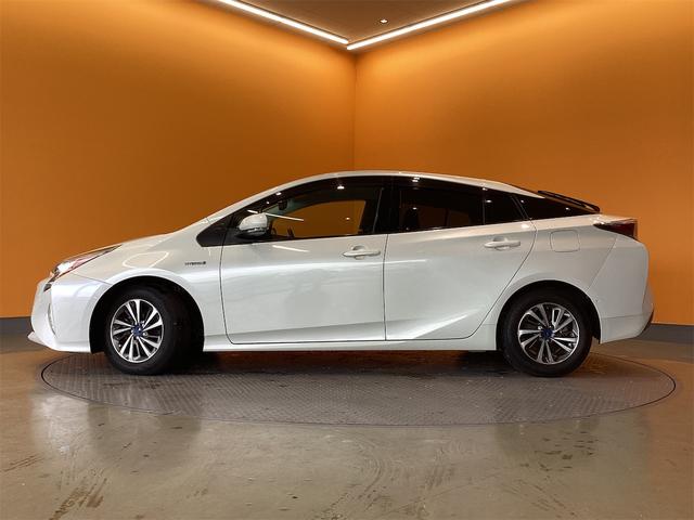 プリウス Ｓセーフティプラス　ＥＴＣ　バックカメラ　ナビ　ＴＶ　クリアランスソナー　オートクルーズコントロール　レーンアシスト　パークアシスト　衝突被害軽減システム　オートマチックハイビーム　オートライト（13枚目）