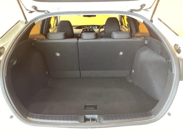 プリウス Ｓセーフティプラス　ＥＴＣ　バックカメラ　ナビ　ＴＶ　クリアランスソナー　オートクルーズコントロール　レーンアシスト　パークアシスト　衝突被害軽減システム　オートマチックハイビーム　オートライト（31枚目）