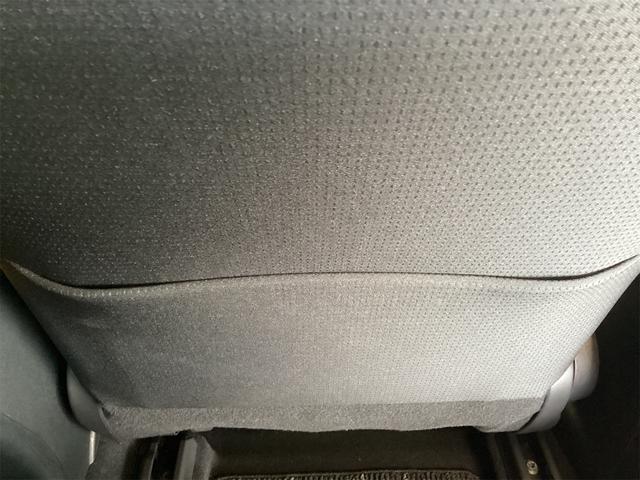 プリウス Ｓセーフティプラス　ＥＴＣ　バックカメラ　ナビ　ＴＶ　クリアランスソナー　オートクルーズコントロール　レーンアシスト　パークアシスト　衝突被害軽減システム　オートマチックハイビーム　オートライト（37枚目）