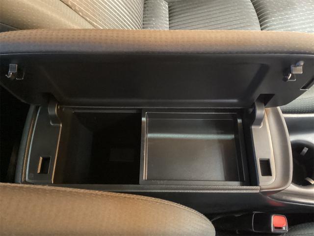 プリウス Ｓセーフティプラス　ＥＴＣ　バックカメラ　ナビ　ＴＶ　クリアランスソナー　オートクルーズコントロール　レーンアシスト　パークアシスト　衝突被害軽減システム　オートマチックハイビーム　オートライト（41枚目）