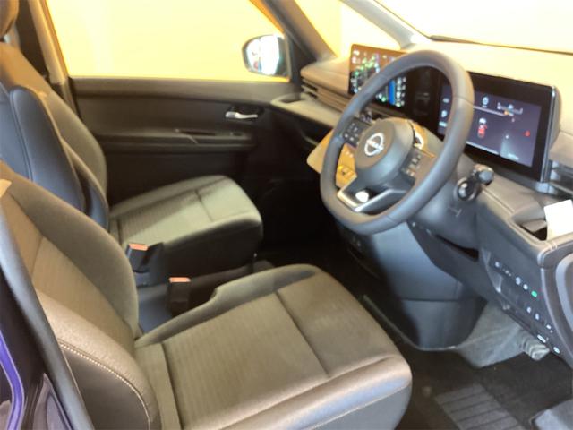 セレナ ハイウェイスターV 全周囲カメラ 12.3型ナビ TV クリアランスソナー オートクルーズコントロール 衝突被害軽減システム 両側電動スライドドア LEDヘッドランプ アイドリングストップ 電動格納ミラー 3列シート(32枚目)