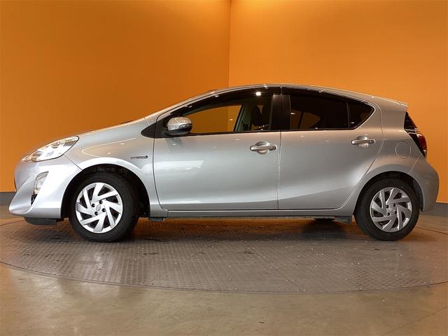 アクア Ｓ　ナビ　ＴＶ　ＥＴＣ　バックカメラ　スマートキー　アイドリングストップ　電動格納ミラー　ＣＶＴ　衝突安全ボディ　ＡＢＳ　ＥＳＣ　ＣＤ　Ｂｌｕｅｔｏｏｔｈ　エアコン　パワーステアリング　パワーウィンドウ（22枚目）