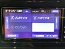 プリウス Ｓ　ナビ　バックカメラ　ＥＴＣ　クリアランスソナー　レーンアシスト　オートクルーズコントロール　衝突被害軽減システム　ＴＶ　アルミホイール　オートマチックハイビーム　オートライト（5枚目）