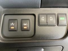 両側電動スライドドア！！荷物で手が塞がるなど簡単にドアの開閉が出来ます！何より力いらずで開閉ＯＫ！女性やお年寄りにも優しい。電動機能はＯＦＦにもできますから元気なお子様の駆け出しも安心！ 3