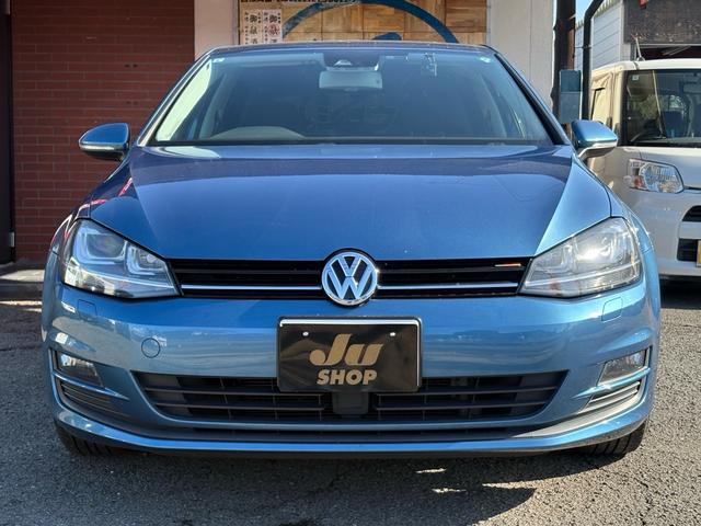 ゴルフ ＴＳＩコンフォートラインブルーモーションテクノロジー　純正ナビ　バックカメラ　Ｂｌｕｅｔｏｏｔｈ　電子パーキング　アイドリングストップ　純正１６インチアルミホイール　革巻きハンドル　クルーズコントロール　ステアリングリモコン　パドルシフト　ＥＴＣ　ＨＩＤ（4枚目）