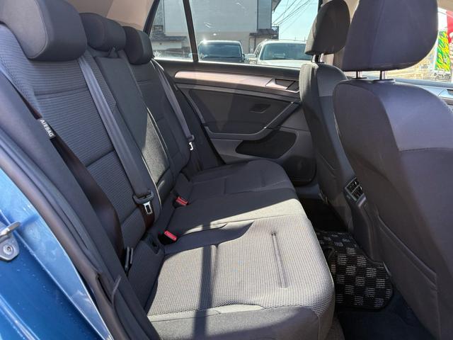 ゴルフ ＴＳＩコンフォートラインブルーモーションテクノロジー　純正ナビ　バックカメラ　Ｂｌｕｅｔｏｏｔｈ　電子パーキング　アイドリングストップ　純正１６インチアルミホイール　革巻きハンドル　クルーズコントロール　ステアリングリモコン　パドルシフト　ＥＴＣ　ＨＩＤ（23枚目）