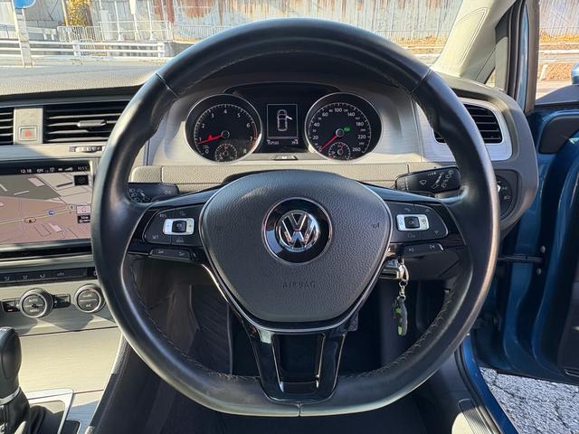 ゴルフ ＴＳＩコンフォートラインブルーモーションテクノロジー　純正ナビ　バックカメラ　Ｂｌｕｅｔｏｏｔｈ　電子パーキング　アイドリングストップ　純正１６インチアルミホイール　革巻きハンドル　クルーズコントロール　ステアリングリモコン　パドルシフト　ＥＴＣ　ＨＩＤ（25枚目）