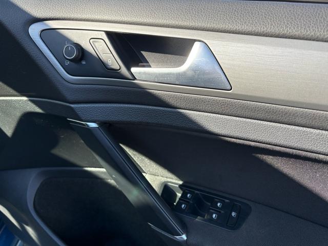 ゴルフ ＴＳＩコンフォートラインブルーモーションテクノロジー　純正ナビ　バックカメラ　Ｂｌｕｅｔｏｏｔｈ　電子パーキング　アイドリングストップ　純正１６インチアルミホイール　革巻きハンドル　クルーズコントロール　ステアリングリモコン　パドルシフト　ＥＴＣ　ＨＩＤ（28枚目）