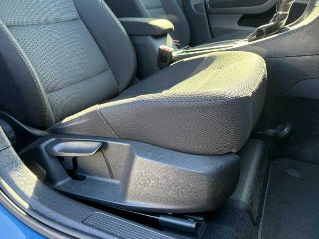 ゴルフ ＴＳＩコンフォートラインブルーモーションテクノロジー　純正ナビ　バックカメラ　Ｂｌｕｅｔｏｏｔｈ　電子パーキング　アイドリングストップ　純正１６インチアルミホイール　革巻きハンドル　クルーズコントロール　ステアリングリモコン　パドルシフト　ＥＴＣ　ＨＩＤ（29枚目）