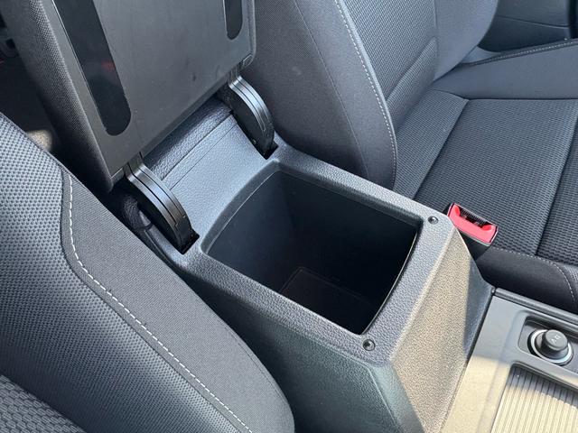 ゴルフ ＴＳＩコンフォートラインブルーモーションテクノロジー　純正ナビ　バックカメラ　Ｂｌｕｅｔｏｏｔｈ　電子パーキング　アイドリングストップ　純正１６インチアルミホイール　革巻きハンドル　クルーズコントロール　ステアリングリモコン　パドルシフト　ＥＴＣ　ＨＩＤ（36枚目）