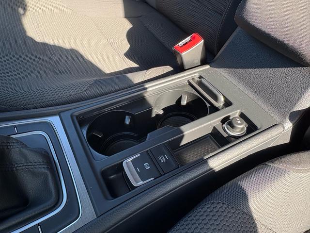 ゴルフ ＴＳＩコンフォートラインブルーモーションテクノロジー　純正ナビ　バックカメラ　Ｂｌｕｅｔｏｏｔｈ　電子パーキング　アイドリングストップ　純正１６インチアルミホイール　革巻きハンドル　クルーズコントロール　ステアリングリモコン　パドルシフト　ＥＴＣ　ＨＩＤ（37枚目）