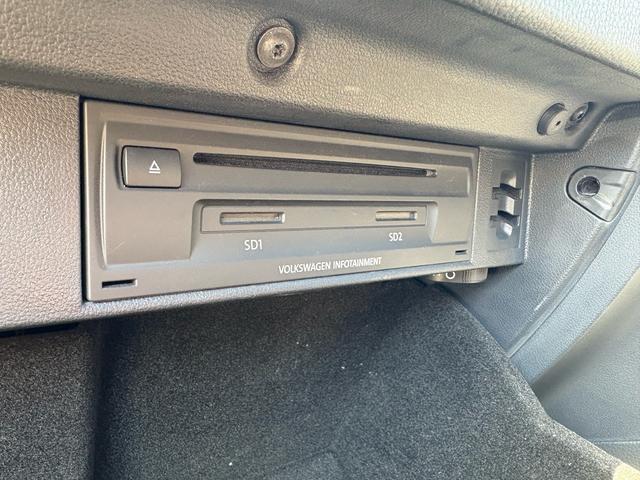 ゴルフ ＴＳＩコンフォートラインブルーモーションテクノロジー　純正ナビ　バックカメラ　Ｂｌｕｅｔｏｏｔｈ　電子パーキング　アイドリングストップ　純正１６インチアルミホイール　革巻きハンドル　クルーズコントロール　ステアリングリモコン　パドルシフト　ＥＴＣ　ＨＩＤ（40枚目）