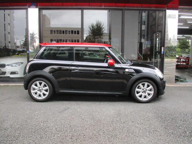 MINI クーパーS 黒赤ツートン カロッツェリアナビ Rスポイラー センターマフラー TV 4万キロ台(4枚目)