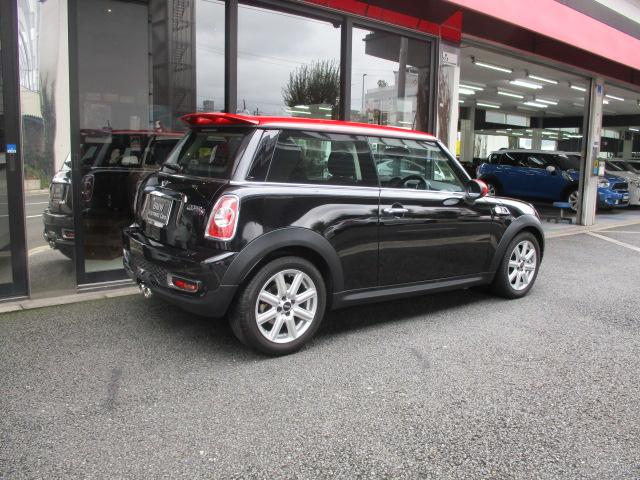 MINI クーパーS 黒赤ツートン カロッツェリアナビ Rスポイラー センターマフラー TV 4万キロ台(5枚目)