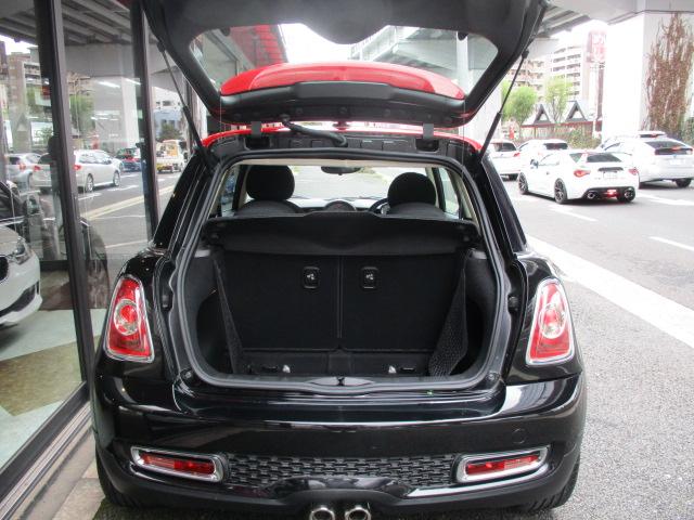 MINI クーパーS 黒赤ツートン カロッツェリアナビ Rスポイラー センターマフラー TV 4万キロ台(6枚目)