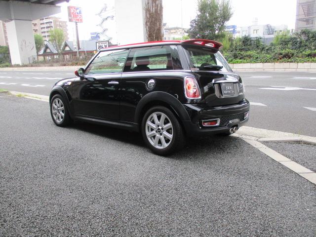 MINI クーパーS 黒赤ツートン カロッツェリアナビ Rスポイラー センターマフラー TV 4万キロ台(9枚目)