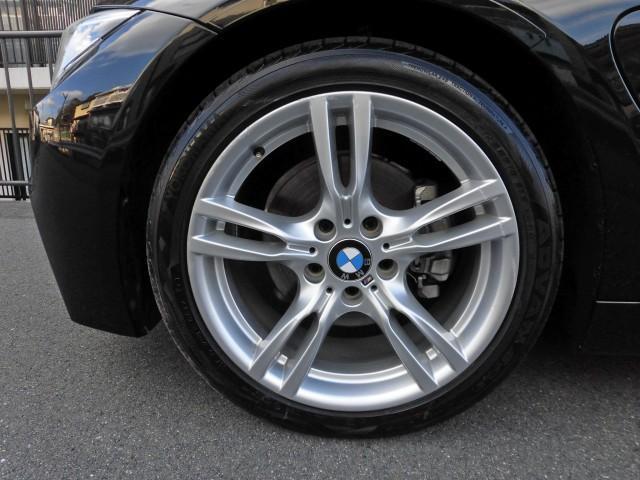 ３シリーズ ３３０ｅ　Ｍスポーツアイパフォーマンス　純正ナビ　バックカメラ　インテリジェントセーフティ　アダプティブクルーズコントロール　ＬＥＤヘッドライト　純正１８インチＡＷ（19枚目）