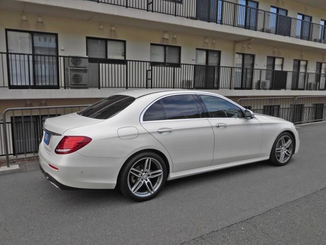 Ｅクラス Ｅ２００　アバンギャルド　スポーツ　レザーパッケージ　純正ナビＴＶ　ブルメスターサラウンド　３６０°カメラ　レーダーセーフティ　ブラックレザーシート　エアバランスパッケージ　マルチビームＬＥＤ　純正１９インチＡＷ（7枚目）