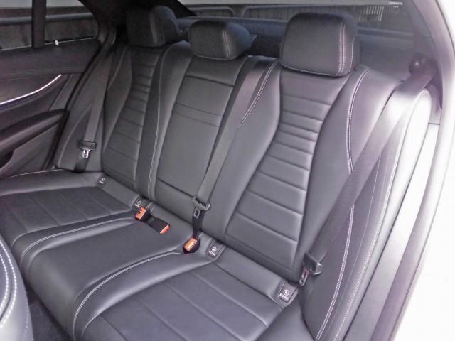 Ｅクラス Ｅ２００　アバンギャルド　スポーツ　レザーパッケージ　純正ナビＴＶ　ブルメスターサラウンド　３６０°カメラ　レーダーセーフティ　ブラックレザーシート　エアバランスパッケージ　マルチビームＬＥＤ　純正１９インチＡＷ（14枚目）