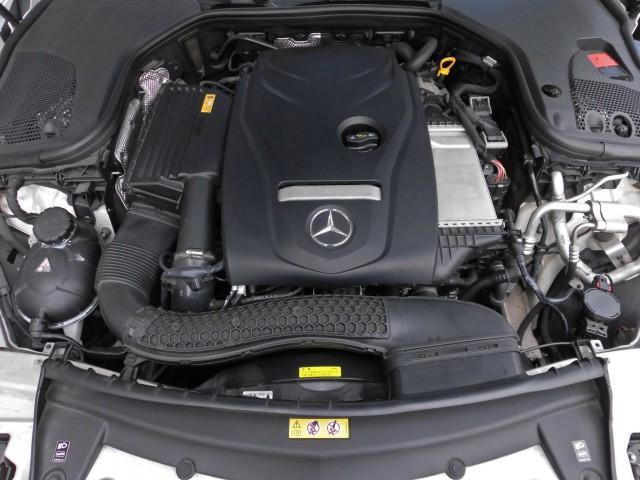 Ｅクラス Ｅ２００　アバンギャルド　スポーツ　レザーパッケージ　純正ナビＴＶ　ブルメスターサラウンド　３６０°カメラ　レーダーセーフティ　ブラックレザーシート　エアバランスパッケージ　マルチビームＬＥＤ　純正１９インチＡＷ（17枚目）