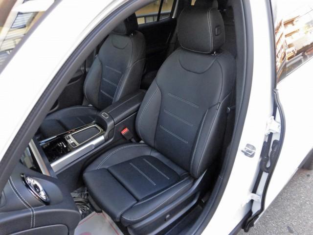 GLB GLB200d 4マチックAMGレザエクスクルシブP AMGレザーエクスクルーシブパッケージ アドバンスドパッケージ ナビ TV ブルメスターサラウンド パノラミックスライディングルーフ ブラックレザーシート 3列シート 純正20インチAW ワンオーナー(13枚目)