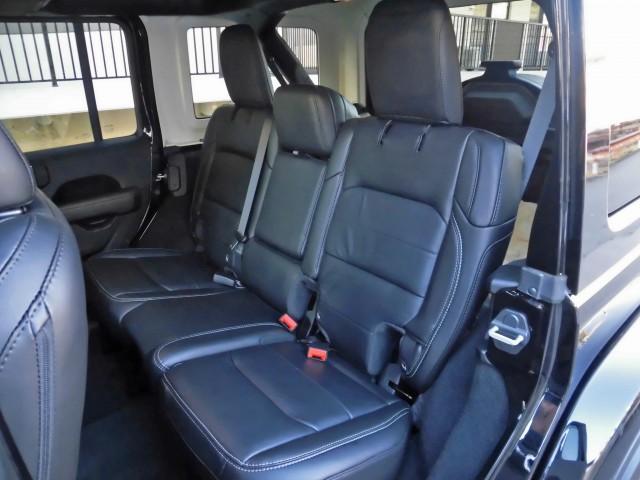 ジープ・ラングラーアンリミテッド サハラ 純正ナビTV バック&サイド&フロントカメラ ブラックレザーシート シートヒーター ブレーキアシスト アダプティブクルーズコントロール LEDヘッドライト 純正18インチAW(14枚目)