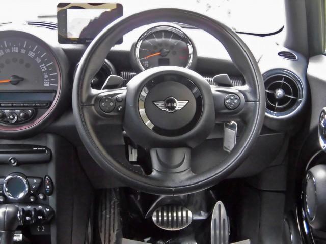 MINI クーパーS クラブマン ハンプトン 専用カラー リーフブルーメタリック ブラックレザーシート パドルシフト付きレザーステアリング クルーズコントロール キセノンヘッドライト 純正17インチAW(16枚目)