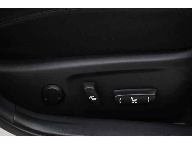 ●パワーシート装備車★スイッチ操作で、ポジションの微調整が可能。