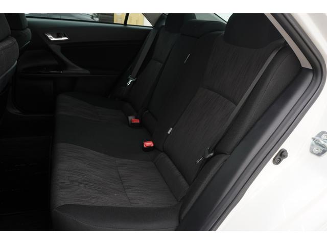 ●奥様、ご友人、はたまた上司が乗られてもきっとご満足頂けるゆとりと、乗り心地を実現した後部座席。