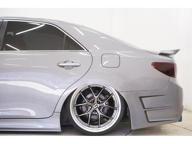 マークＸ ２５０Ｇ　リラックスセレクション　社外エアサス／エイムゲイン２０インチ／前期スモークヘッドライト・テールランプ／社外ストレートマフラー／トランクスポイラー／社外エアロ／Ｂｌｕｅｔｏｏｔｈ／バックカメラ／パワーシート／フルカスタム／（19枚目）