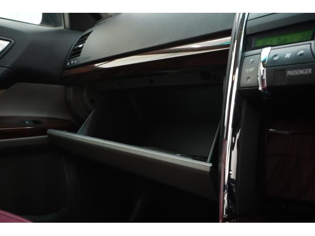 マークＸ ２５０Ｇ　リラックスセレクション　社外エアサス／エイムゲイン２０インチ／前期スモークヘッドライト・テールランプ／社外ストレートマフラー／トランクスポイラー／社外エアロ／Ｂｌｕｅｔｏｏｔｈ／バックカメラ／パワーシート／フルカスタム／（43枚目）