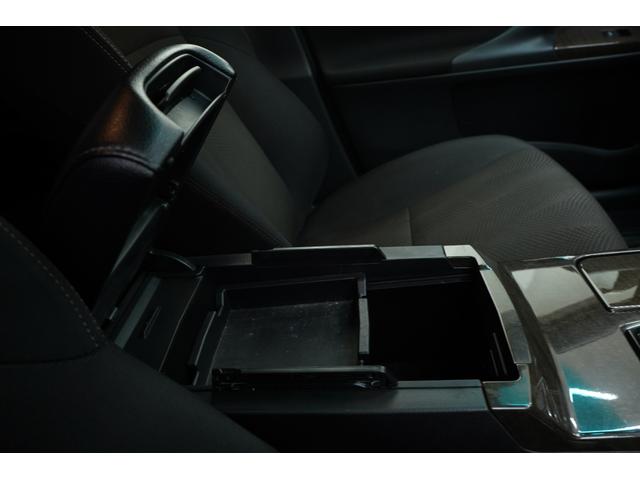 マークＸ ２５０Ｇ　中期型／前後Ｇ’ｓバンパー／中期ヘッドライト／コウゴクテールランプ／新品ＴＥＩＮ車高調／ＢＲＡＳＨナット／社外ＦＴＸ１９インチ／Ｂｌｕｅｔｏｏｔｈ／バックカメラ／プッシュスタート／ＥＴＣ／フルカスタム（41枚目）