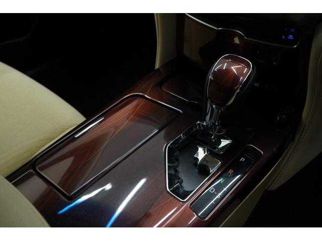 クラウンハイブリッド ロイヤルサルーン　ハイブリッド／社外エアロ／社外車高調／社外レオンハルト２０インチ／純正ヘッドライト・テールランプ／社外リアピースマフラー／パワーシート／シートヒーター／オートクルーズコントロール／バックカメラ／ＥＴＣ（40枚目）