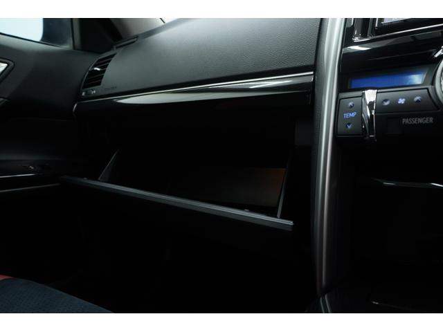 ���O���[�u�{�b�N�X���͑傫�߂̐݌v�ɂȂ��Ă��܂��̂ŁA�ԓ����U�炩�邱�Ƃ��Ȃ��Ȃ�܂��ˁI�I�I