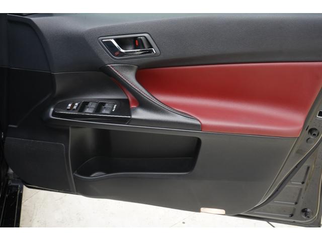 ���h�A�T�C�h�Ƀy�b�g�{�g���z���_�[�Ǝ��[�X�y�[�X������܂��B