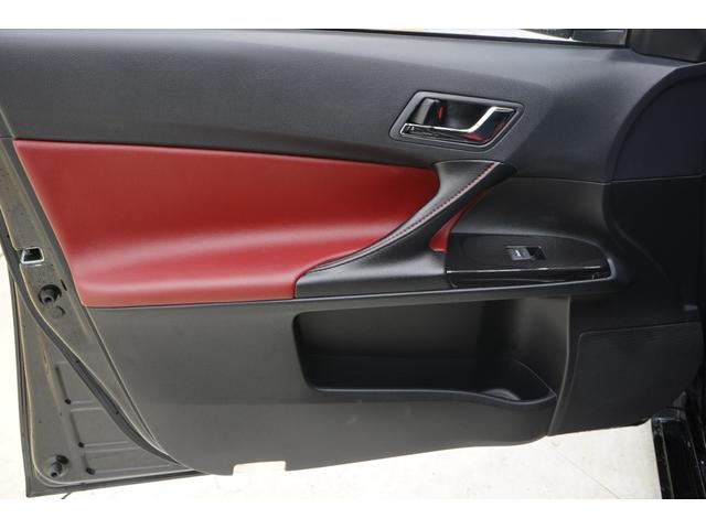 ���h�A�T�C�h�Ƀy�b�g�{�g���z���_�[�Ǝ��[�X�y�[�X������܂��B�B