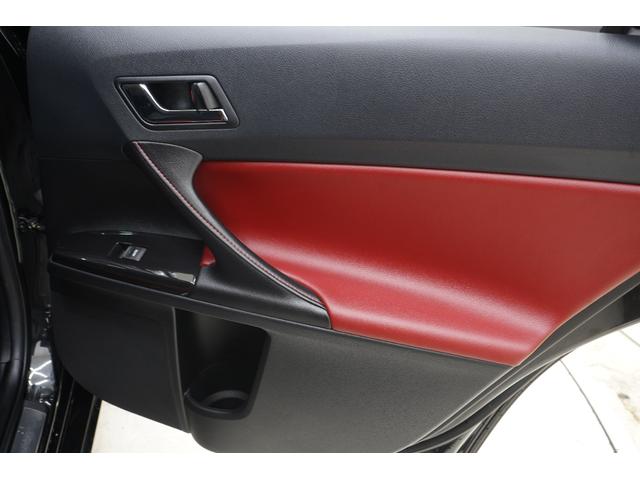 ���h�A�T�C�h�Ƀy�b�g�{�g���z���_�[�Ǝ��[�X�y�[�X������܂��B