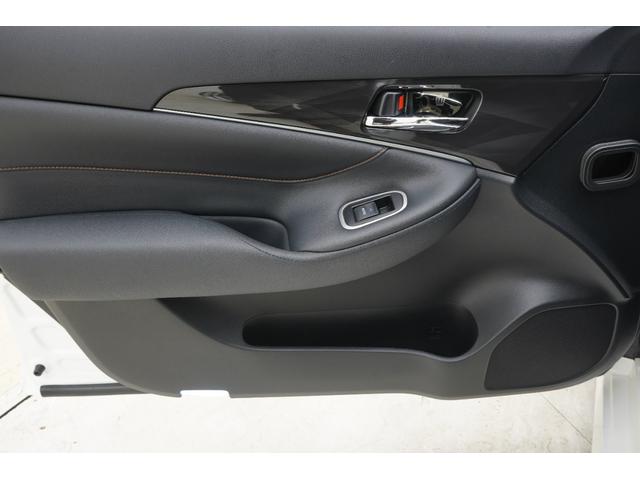 ���h�A�T�C�h�Ƀy�b�g�{�g���z���_�[�Ǝ��[�X�y�[�X������܂��B