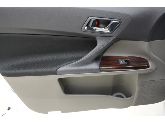 ���h�A�T�C�h�Ƀy�b�g�{�g���z���_�[�Ǝ��[�X�y�[�X������܂��B�B