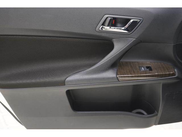 ���h�A�T�C�h�Ƀy�b�g�{�g���z���_�[�Ǝ��[�X�y�[�X������܂��B�B