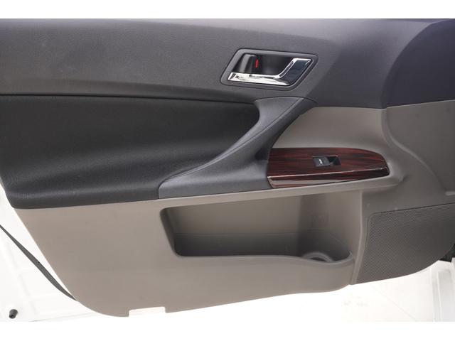 ���h�A�T�C�h�Ƀy�b�g�{�g���z���_�[�Ǝ��[�X�y�[�X������܂��B�B