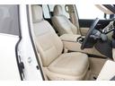 ランクル300内装の革シートも綺麗で御座います!!