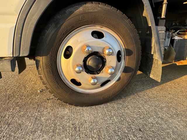 キャンター ダンプ　ＴＫＧ－ＦＢＡ３０　新明和製ダンプ　コボレーン　積載２０００ＫＧ　メッキミラーカバー　メッキコーナーカバ―　５ＭＴ　ラジオ　電動格納ミラー　フォグランプ　（Ｃ－３１）（準中型免許）（39枚目）