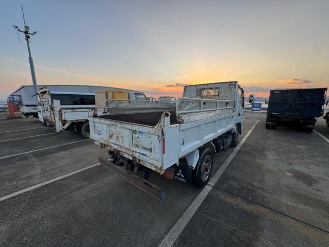 キャンター ダンプ　ＴＰＧ－ＦＢＡ６０　極東製強化ダンプ　４ナンバー　積載３トン　５ＭＴ　電動格納ミラー　メッキコーナー　メッキバンパー　メッキミラーカバー　メッキホイールキャップ　ＥＴＣ　黒内装　準中型免許（Ｃ－３２）（7枚目）