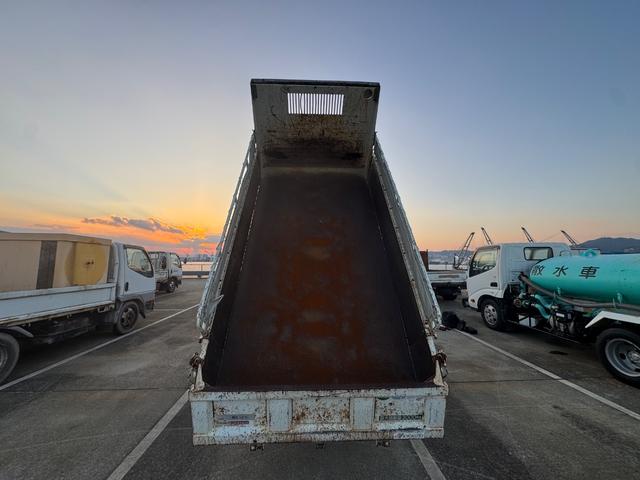 キャンター ダンプ　ＴＰＧ－ＦＢＡ６０　極東製強化ダンプ　４ナンバー　積載３トン　５ＭＴ　電動格納ミラー　メッキコーナー　メッキバンパー　メッキミラーカバー　メッキホイールキャップ　ＥＴＣ　黒内装　準中型免許（Ｃ－３２）（13枚目）