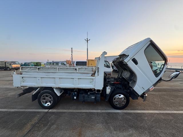 キャンター ダンプ　ＴＰＧ－ＦＢＡ６０　極東製強化ダンプ　４ナンバー　積載３トン　５ＭＴ　電動格納ミラー　メッキコーナー　メッキバンパー　メッキミラーカバー　メッキホイールキャップ　ＥＴＣ　黒内装　準中型免許（Ｃ－３２）（23枚目）