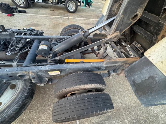 キャンター ダンプ　ＴＰＧ－ＦＢＡ６０　極東製強化ダンプ　４ナンバー　積載３トン　５ＭＴ　電動格納ミラー　メッキコーナー　メッキバンパー　メッキミラーカバー　メッキホイールキャップ　ＥＴＣ　黒内装　準中型免許（Ｃ－３２）（29枚目）