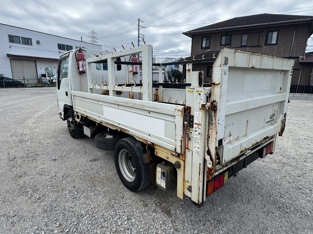 エルフトラック 　ＴＲＧ－ＮＪＲ８５Ａ　平　４ナンバー　極東製垂直式パワーゲート　床鉄板張　積載２０００Ｋｇ　６速オートマ　パーキングレンジ付　車両総重量４８８５ｋｇ　（準中型免許）（9枚目）