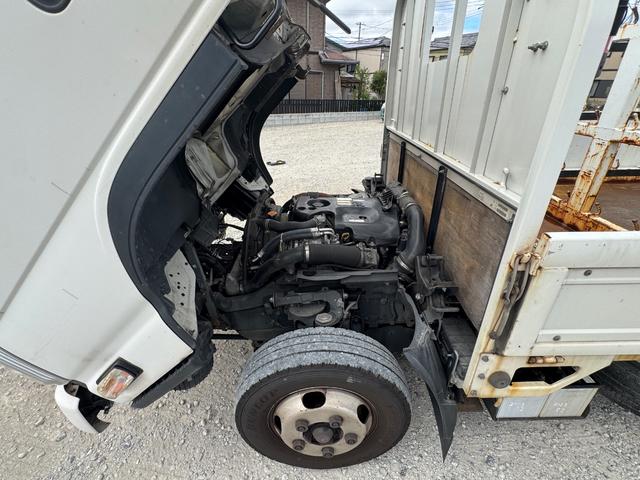 エルフトラック 　ＴＲＧ－ＮＪＲ８５Ａ　平　４ナンバー　極東製垂直式パワーゲート　床鉄板張　積載２０００Ｋｇ　６速オートマ　パーキングレンジ付　車両総重量４８８５ｋｇ　（準中型免許）（17枚目）